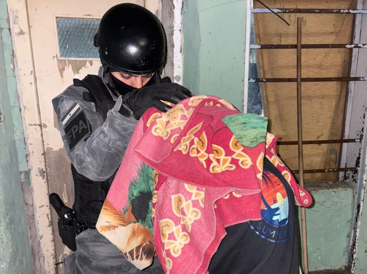 Corral de Bustos: Desmantelan una banda familiar que utilizaba a un menor en la venta de drogas 