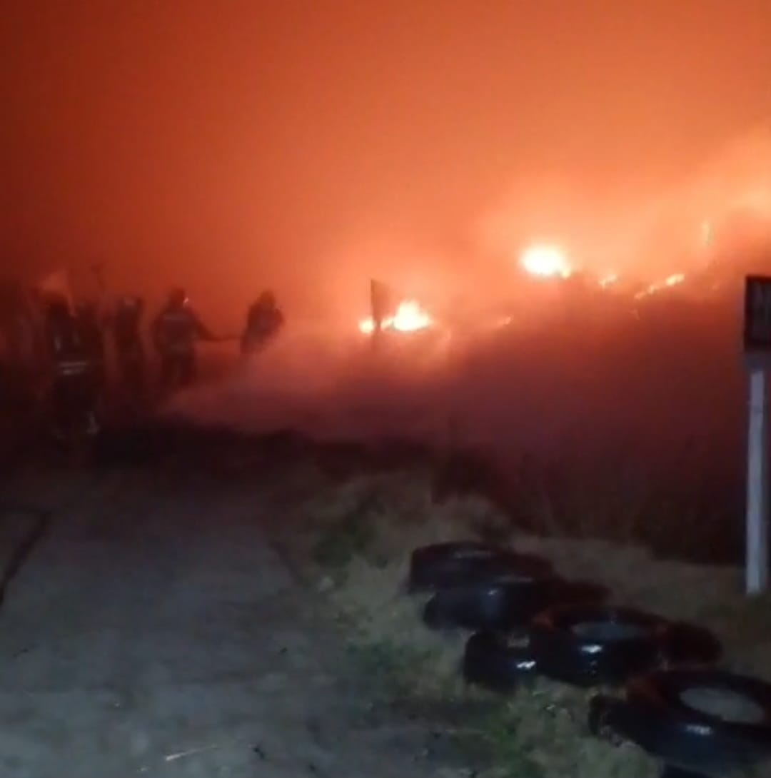 Incendio de neumáticos en ruta 15  provoca baja visibilidad en autopista Rosario-Córdoba