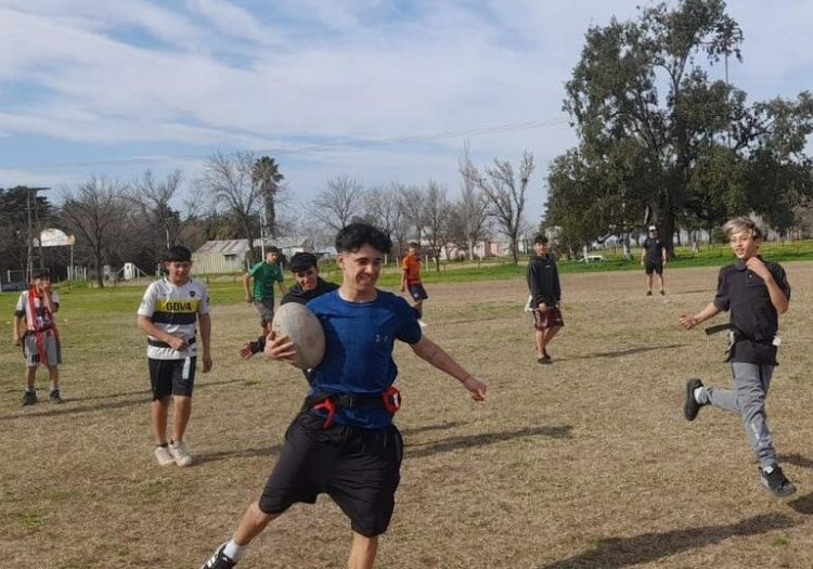 El rugby como puente: un encuentro entre jóvenes de la Escuela de Oficios y el CAM