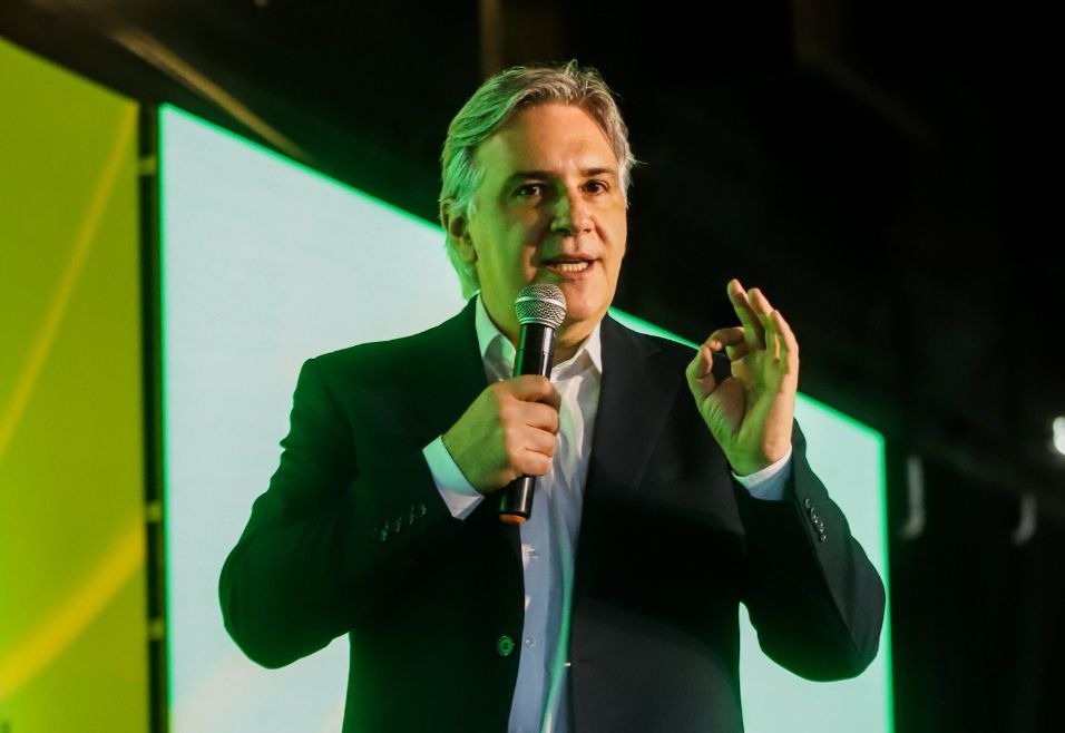 Llaryora lanza un fondo de $10 mil millones para impulsar startups tecnológicas