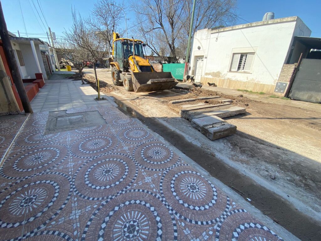 Avanza la construcción de cordón cuneta en Barrio Sur de Marcos Juárez