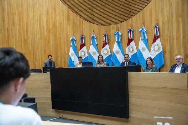 Prunotto a estudiantes secundarios: “La política no es TikTok, es coherencia y sensatez”
