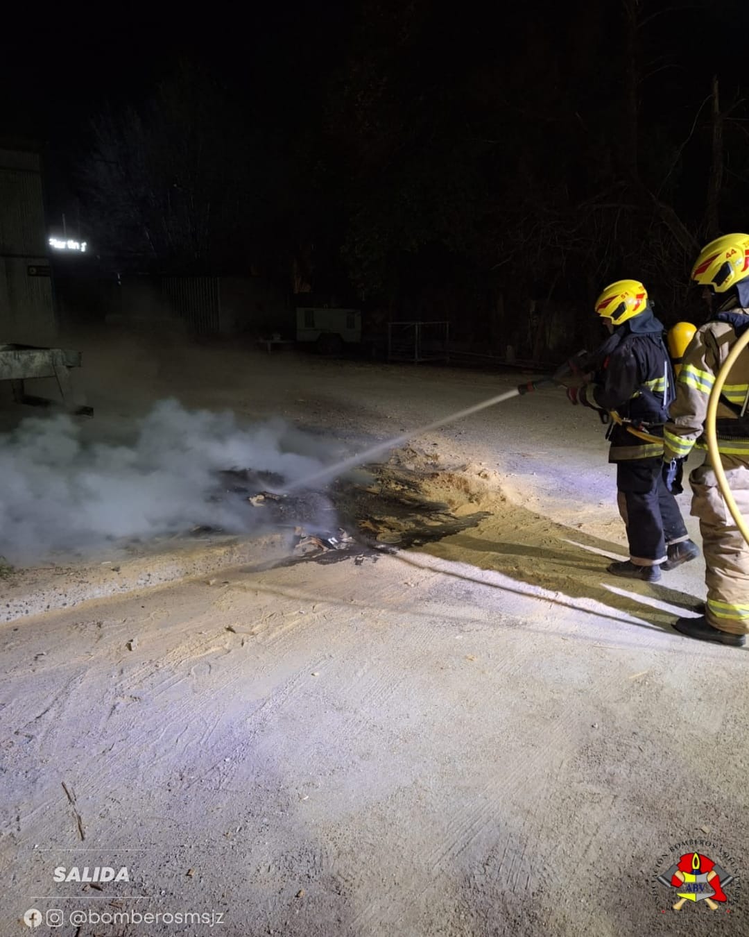 Bomberos sofocaron quema de desechos en Santa Fe y Timoteo Gordillo