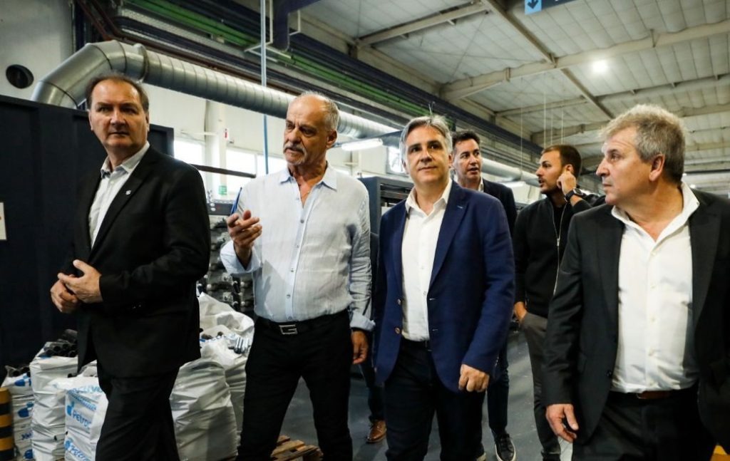 En Leones, Llaryora inauguró la fase 2 del parque industrial y entregó 60 viviendas