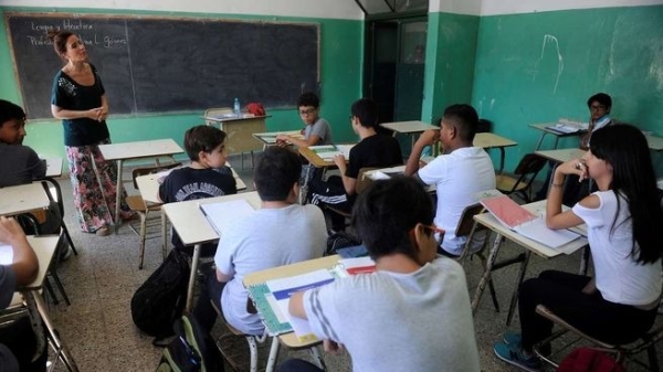 Crisis educativa: solo 1 de cada 10 estudiantes termina la secundaria en tiempo y forma