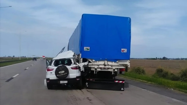 Accidente en la autopista Córdoba–Rosario: una víctima fatal y dos heridos