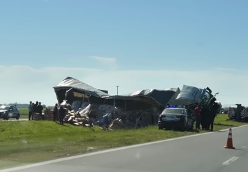 Vuelco de camión en autopista Rosario-Córdoba causa demoras en el tránsito hacia Córdoba
