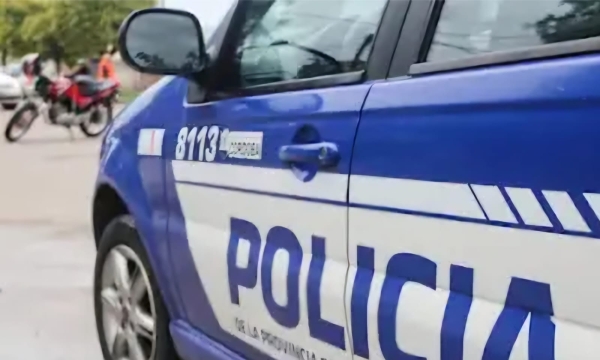 Un nuevo caso de violencia familiar en Marcos Juárez terminó con daños a un móvil policial