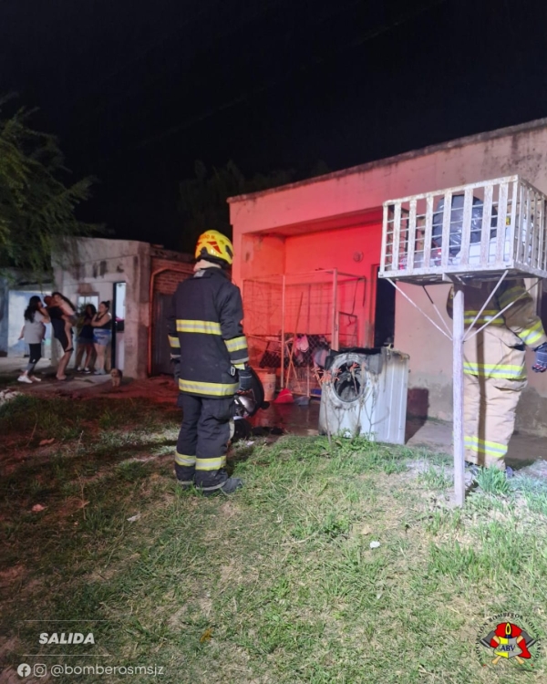 Incendio de Vivienda en calle Antártida Argentina al 1100