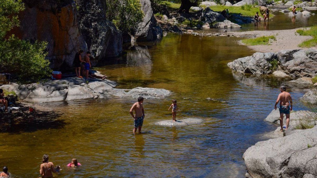 Más turistas con menos presupuesto: el gasto real de los viajeros cayó 16,2% en el último fin de semana largo