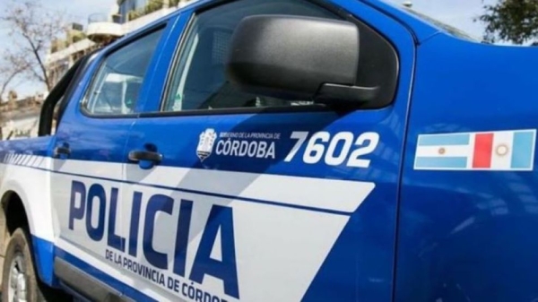 Un hombre ingresó a un domicilio alegando que lo perseguían y terminó detenido gracias a los vecinos que alertaron a la policía