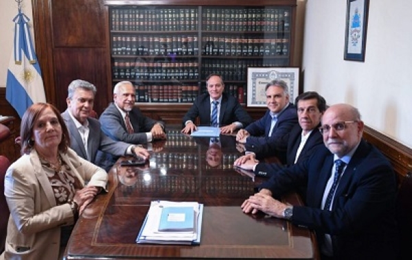 Gobernadores Llaryora y Sadir respaldan fuertemente el nuevo Proyecto de Biocombustibles de la senadora Vigo