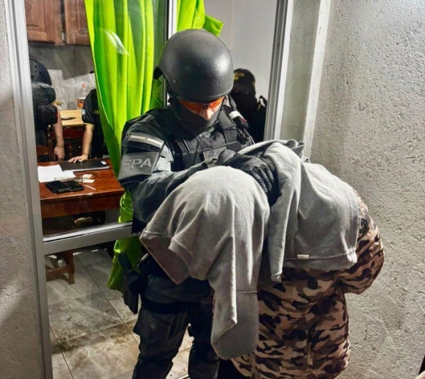 Tres detenidos por venta de cocaína en Ballesteros tras operativo de la Fuerza Policial Antinarcotráfico