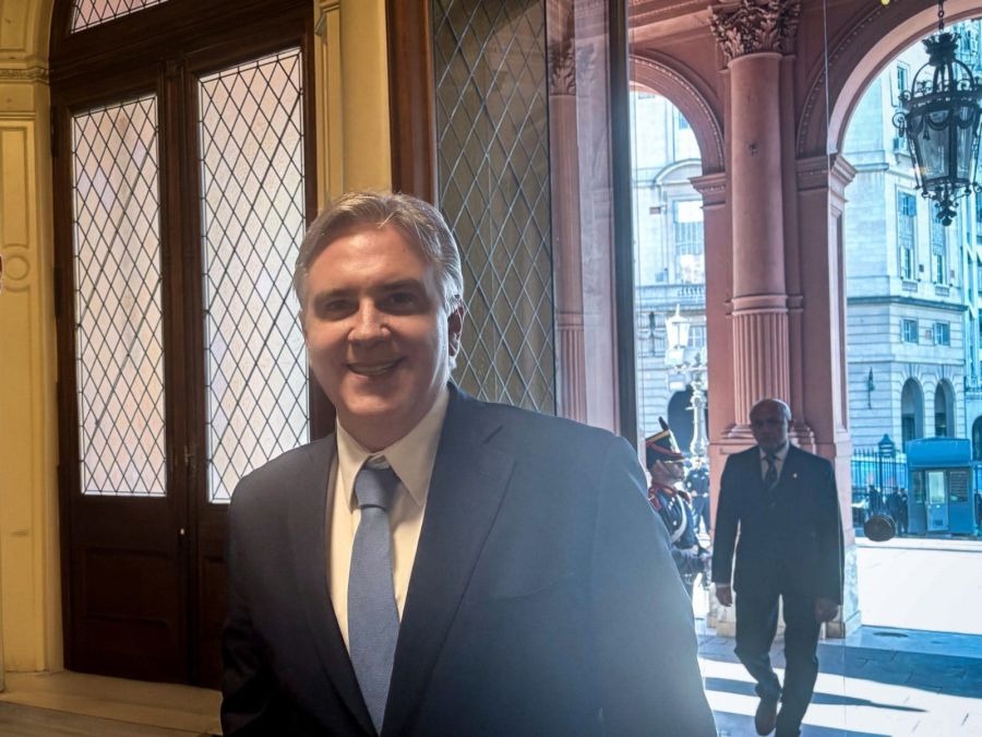 Con promesas de fondos y reformas, Milei tiende puentes con los gobernadores y Llaryora afila su estrategia para 2026