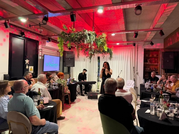 Milagros Amud: la joven que desafía el tiempo del tango y las voces del prejuicio brilla en Velezzo