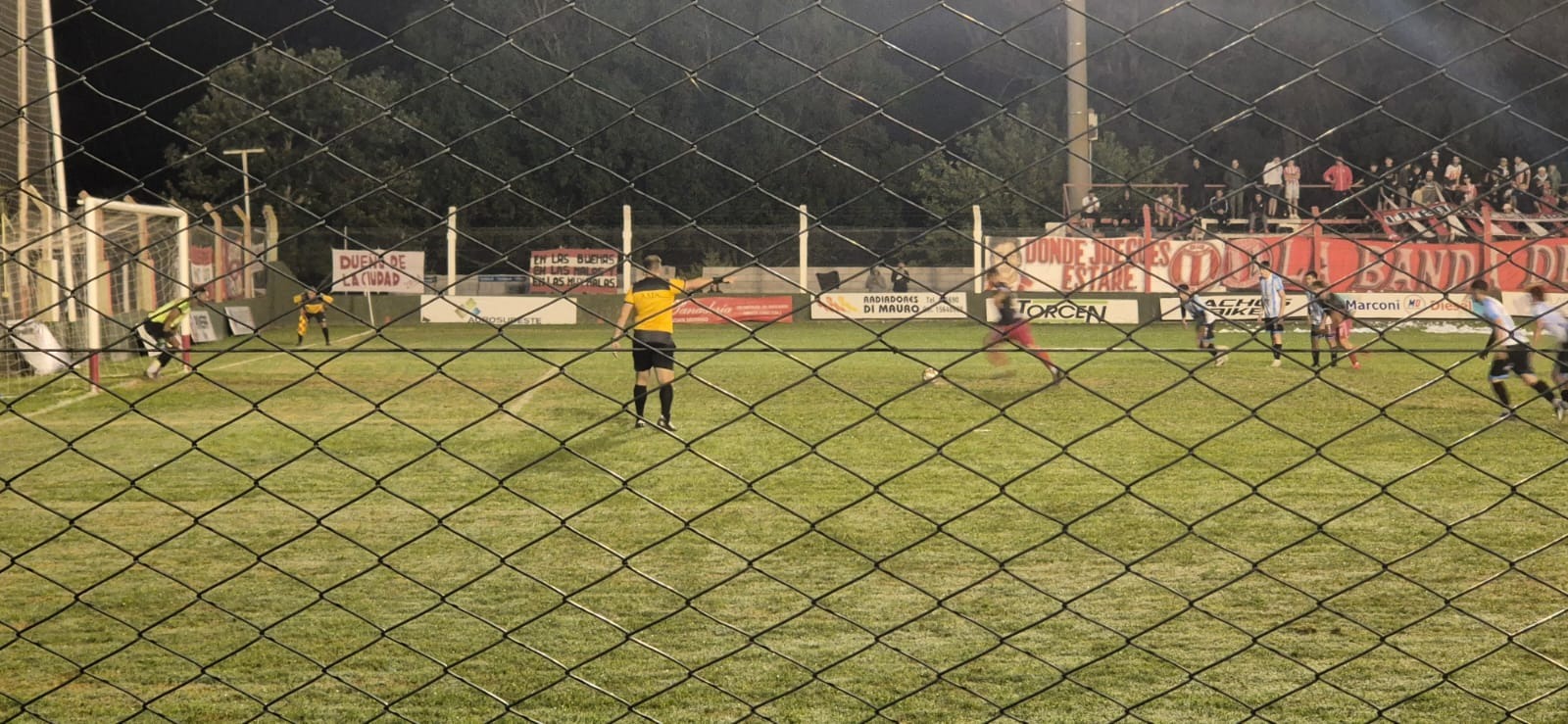 Igualdad con sabor a clásico: Argentino de Marcos Juárez cerró la fase con un empate ante Argentino de Bell Ville