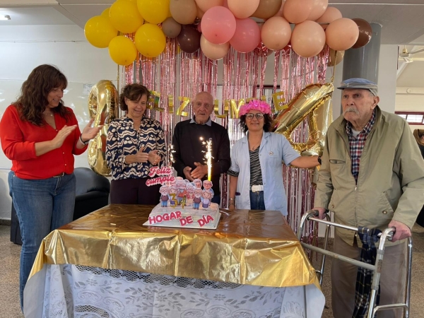 “Cada vez que visito este lugar y comparto momentos con los adultos que aquí concurren, me voy llena de alegría, felicidad y buena onda”. dijo Majorel en  el 34° aniversario del Hogar de Día