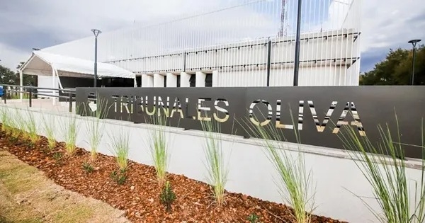 Investigan la muerte de una policía embestida en un control vial en Oliva