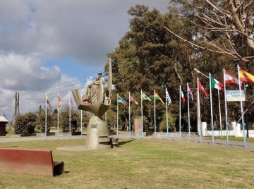 Un hombre exhibía sus genitales en el Parque Loinas y fue aprehendido por la Policía