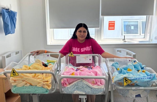 Lorena y sus trillizos, Emir, Elías y Emily protagonizan el nacimiento más especial de 2025 en Córdoba