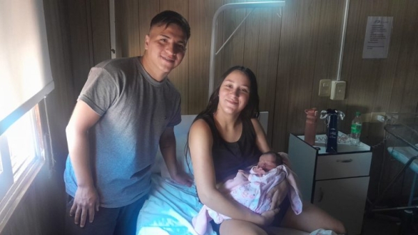 Marcos Juárez celebró el nacimiento de Helena, el  primer bebé de 2026