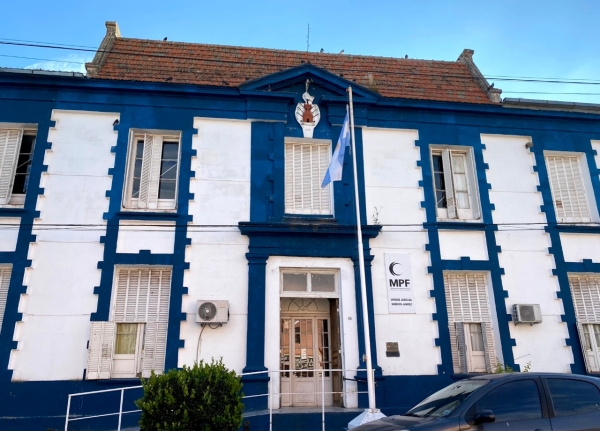 Detienen a un hombre con orden de restricción tras disturbios en una vivienda