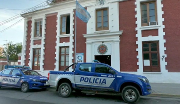 En Villa Maria un hombre sorprendió a su pareja entrando a un hotel alojamiento con otro, la grabó y difundió los videos