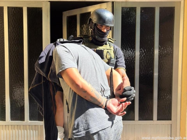 Un detenido y secuestro de droga y un arma en Monte Maíz