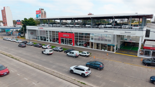 Ginza, el mejor concesionario Toyota del país, celebra 20 años con un reconocimiento histórico