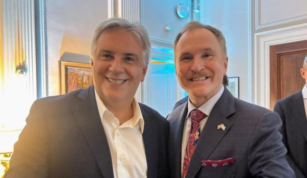 Llaryora culminó la agenda en Nueva York y continúa su gira en Washington