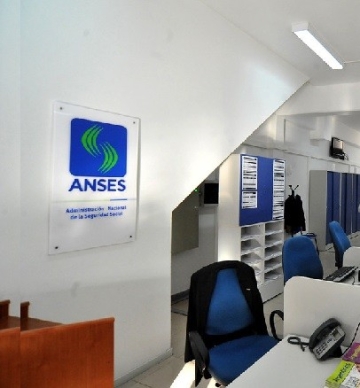 Leones: Matrimonio acusado de estafar al Estado con cobros duplicados