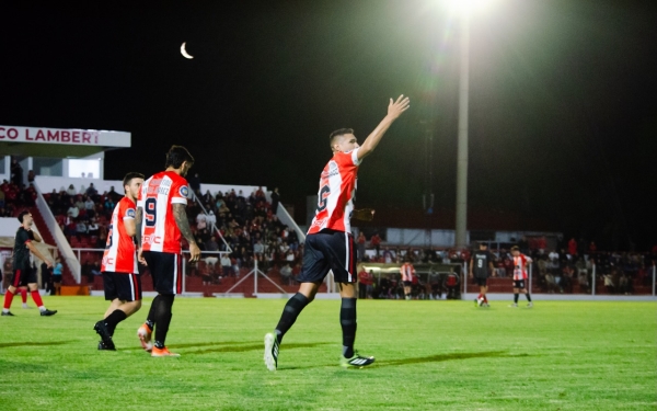Argentino finalista del Torneo provincial con épica en Monte Maíz: triunfo 3 a 2 y definición por penales