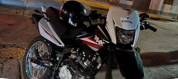 Un choque entre auto y moto dejó una mujer herida en Leones