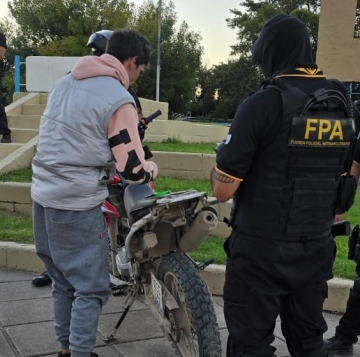 Secuestran 20 motocicletas y detienen a dos personas en operativo interfuerza en Marcos Juárez