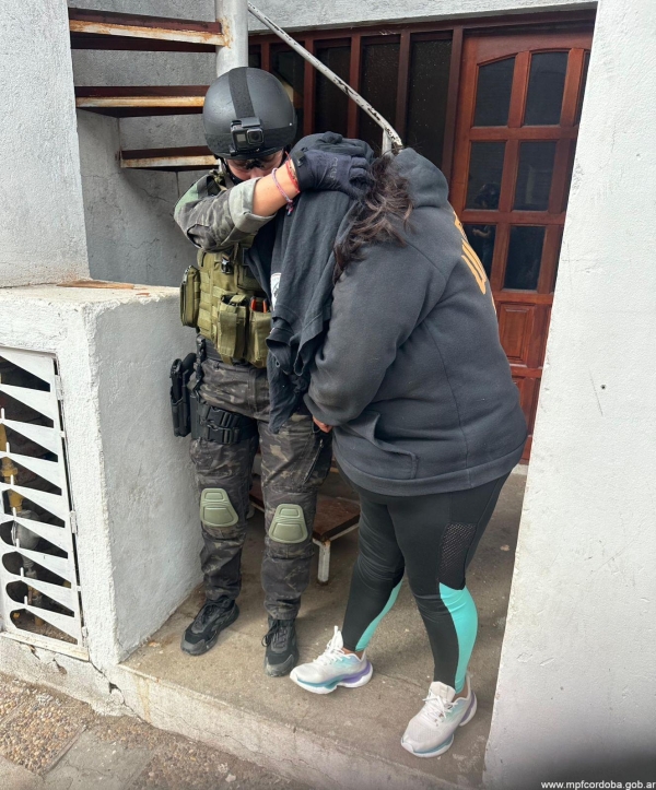 Operativo antidrogas en Bell Ville y San Marcos: tres allanamientos, millonario secuestro y una mujer detenida