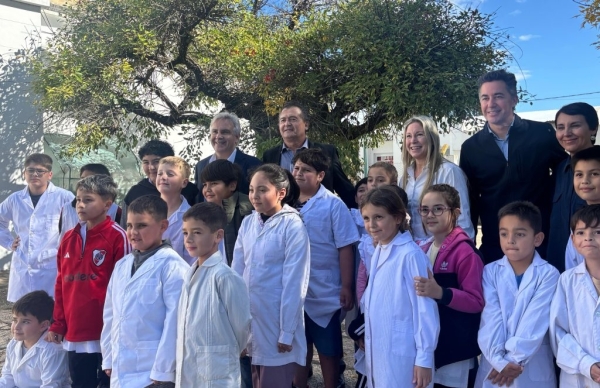 Llaryora fortalece el futuro de Villa Elisa y Saira con inversiones en viviendas y gas natural