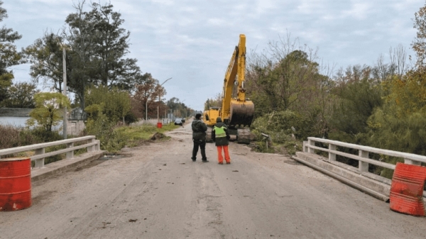Avanzan las obras en el puente de la ex ruta 9 sobre el rio Carcarañá y estiman reabrirlo en un mes