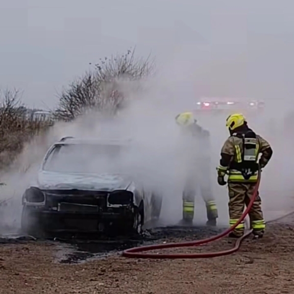 Violento asalto a la joyería: entraron armados, ataron a los empleados y quemaron un auto para huir