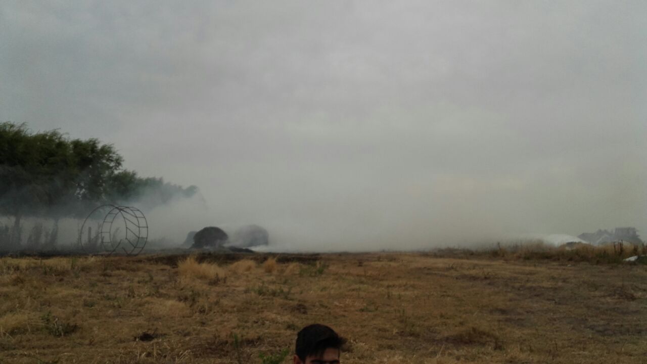 Armstrong: incendio de rollos de fardo en zona rural