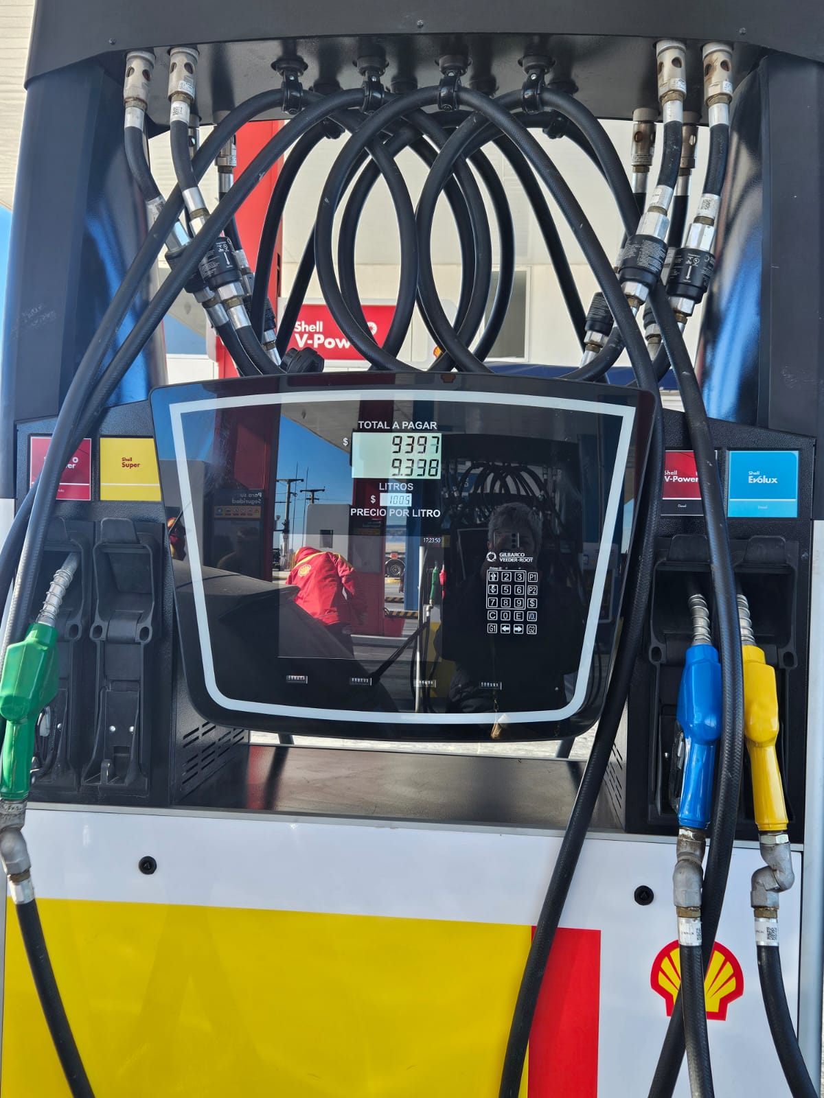 Apertura de la nueva estación de servicios Shell en la autopista