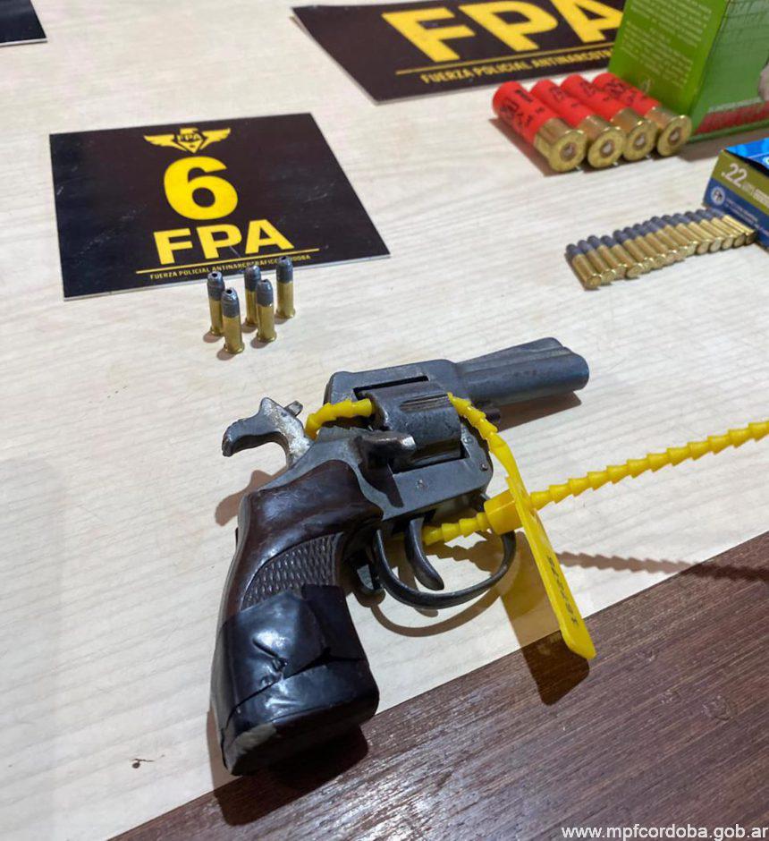 Detenido por tenencia de armas de fuego y estupefacientes en Monte Buey