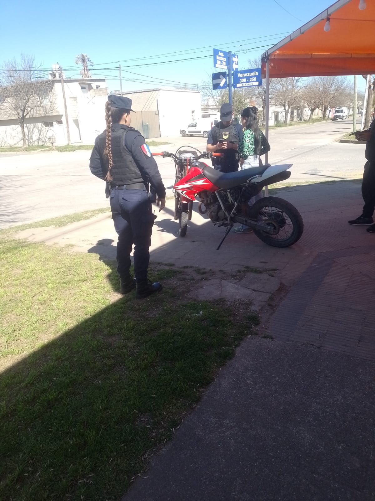 Policía y Municipio de Marcos Juárez retuvieron 8 motos en operativos y una tenía motor adulterado