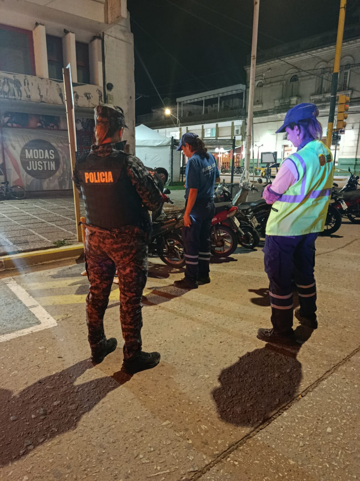 Operativos en Inriville y Monte Buey: Un menor sorprendido haciendo grafitis en la plaza ,un adulto conduciendo con ingesta de 0,8 graduación alcóholica y motocicletas con irregularides