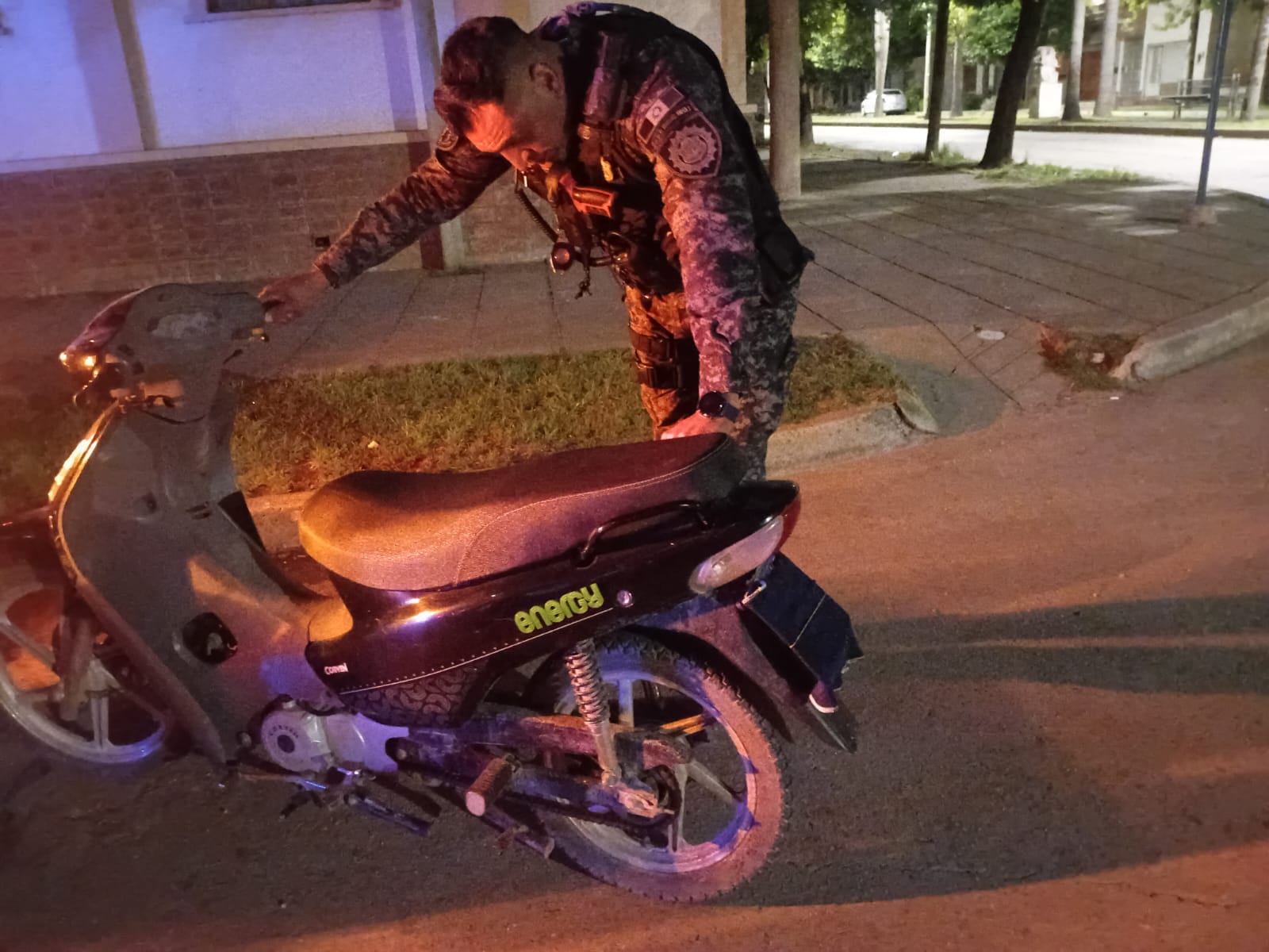 Operativos en Inriville y Monte Buey: Un menor sorprendido haciendo grafitis en la plaza ,un adulto conduciendo con ingesta de 0,8 graduación alcóholica y motocicletas con irregularides