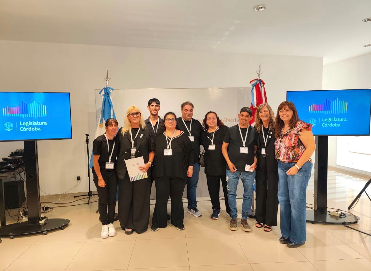 “Miradas que Incluyen”: la muestra de inclusión laboral del Taller CE.CA.L premiada en la Legislatura de Córdoba