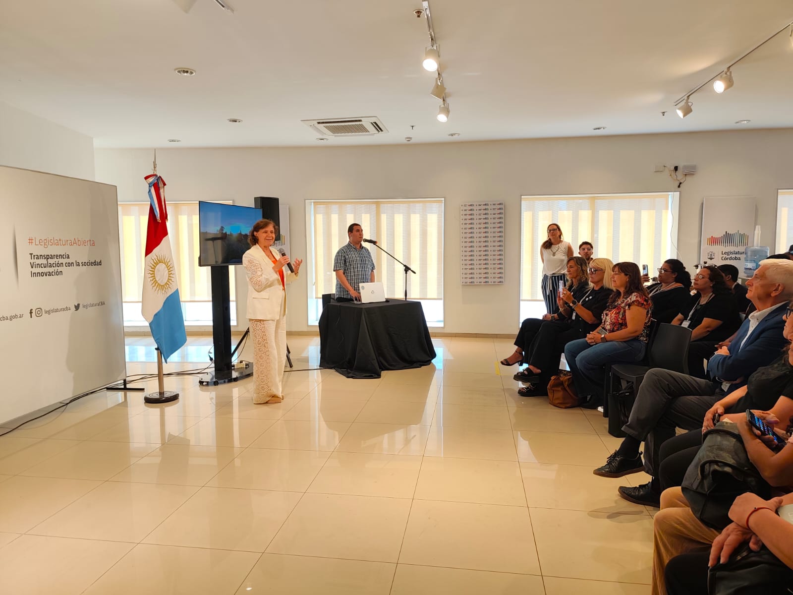 “Miradas que Incluyen”: la muestra de inclusión laboral del Taller CE.CA.L premiada en la Legislatura de Córdoba