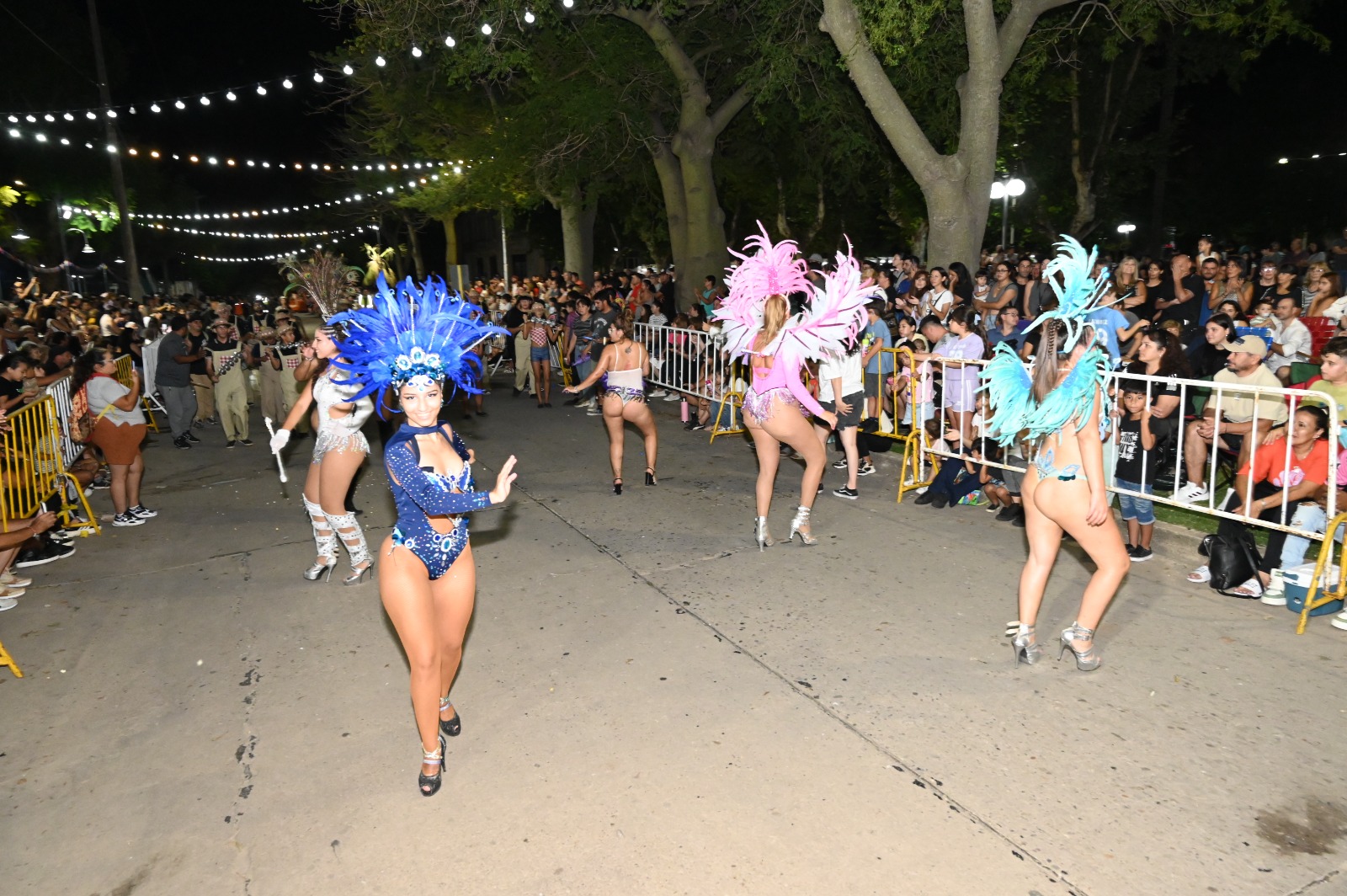 Multitudinario cierre de “Verano en el Anfi 2026” al ritmo del carnaval