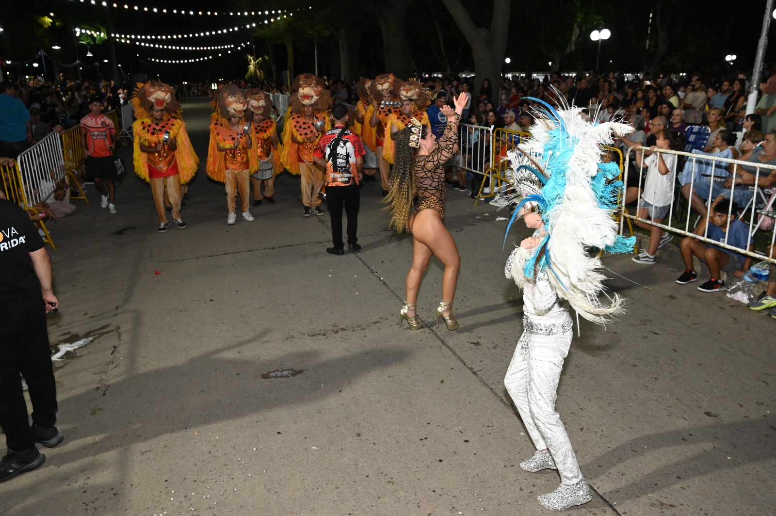 Multitudinario cierre de “Verano en el Anfi 2026” al ritmo del carnaval