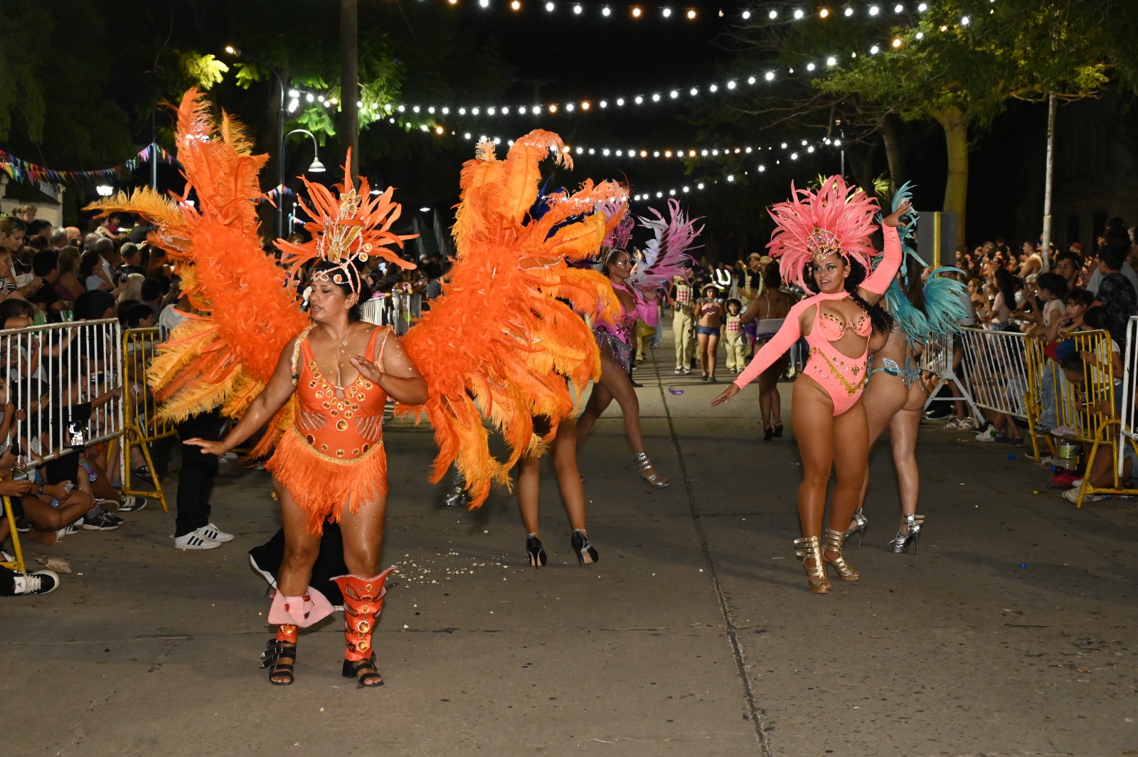 Multitudinario cierre de “Verano en el Anfi 2026” al ritmo del carnaval