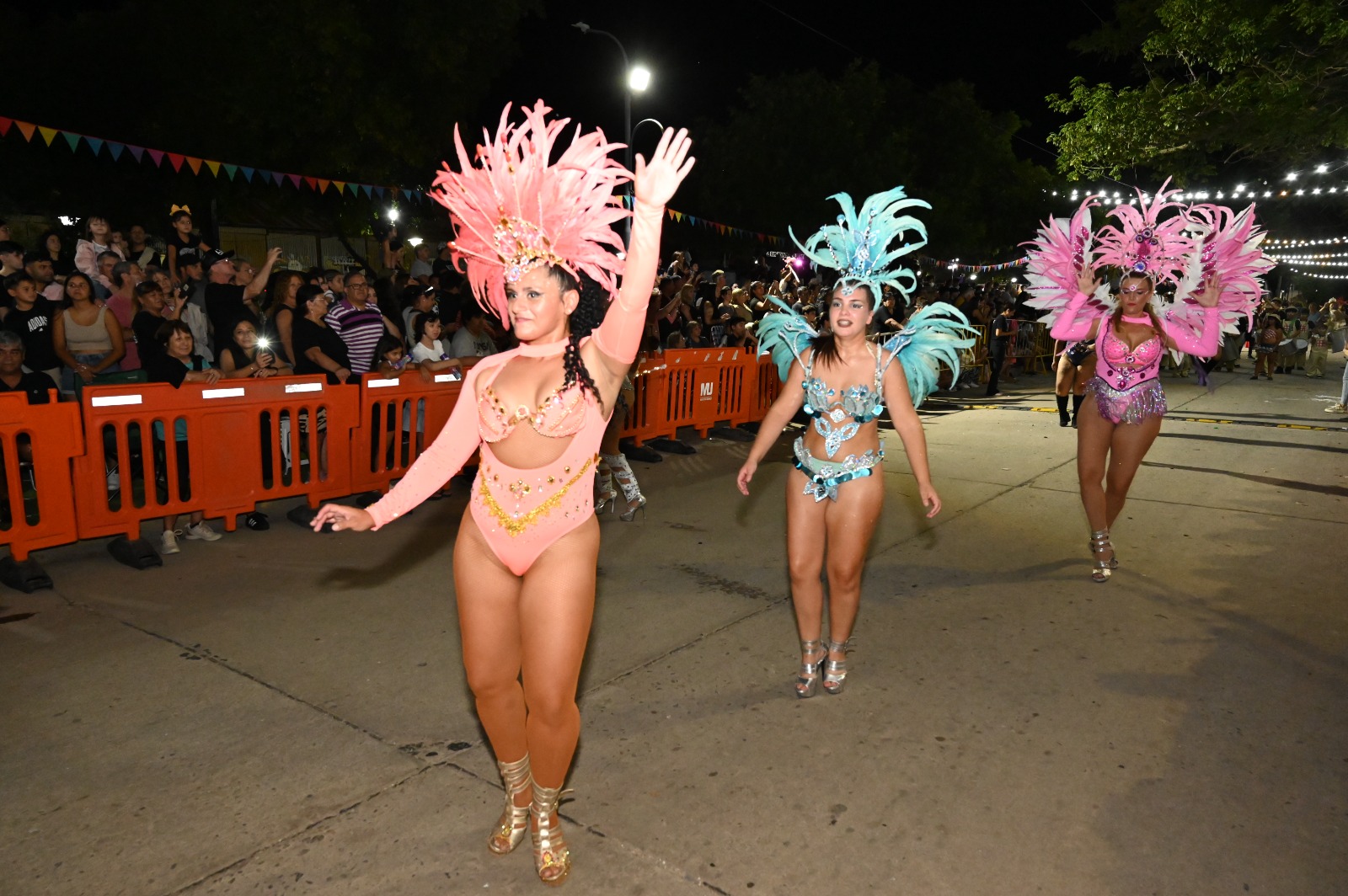 Multitudinario cierre de “Verano en el Anfi 2026” al ritmo del carnaval